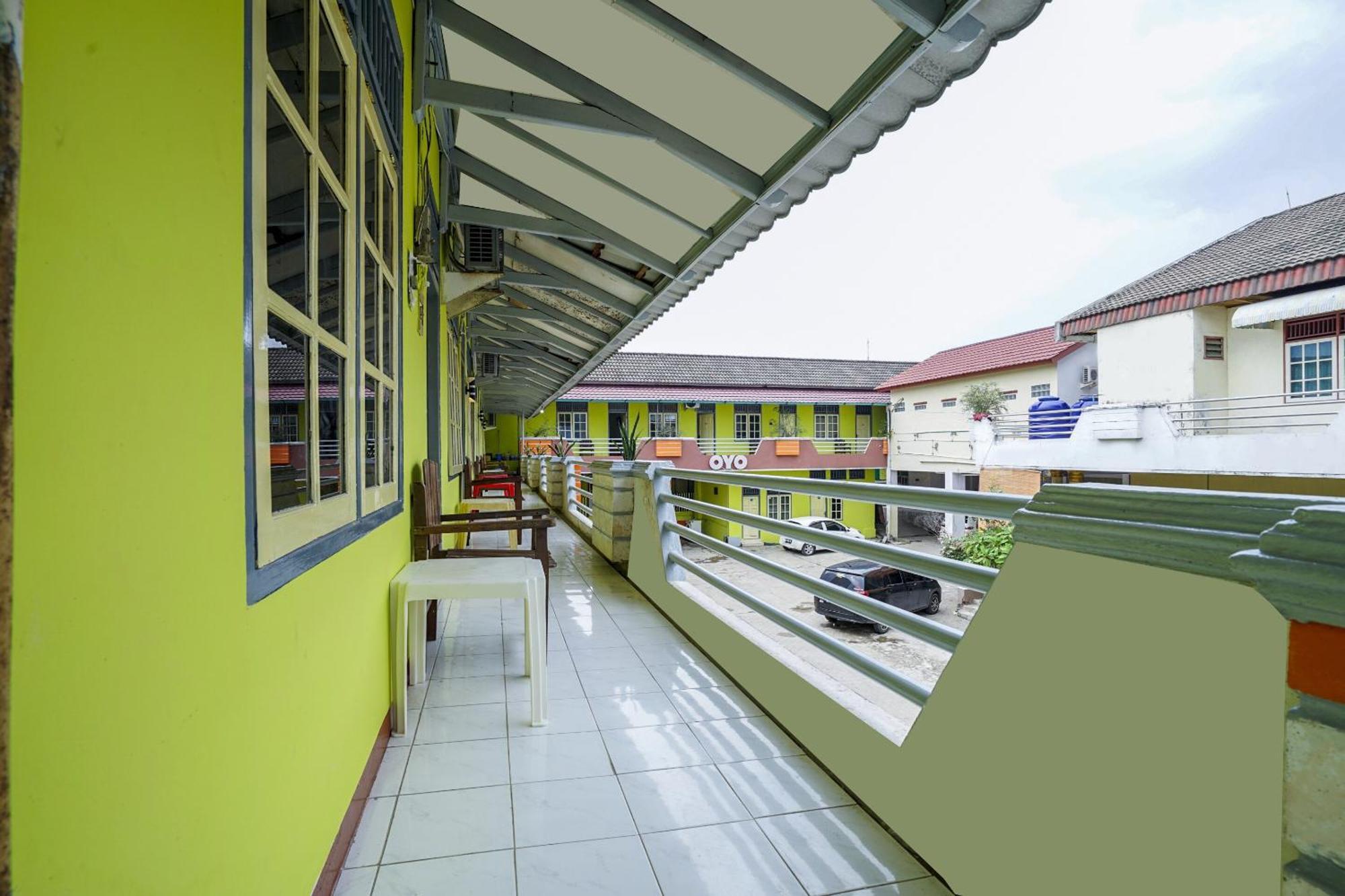 Oyo 2177 Trikora Indah Residence Palembang Exterior foto